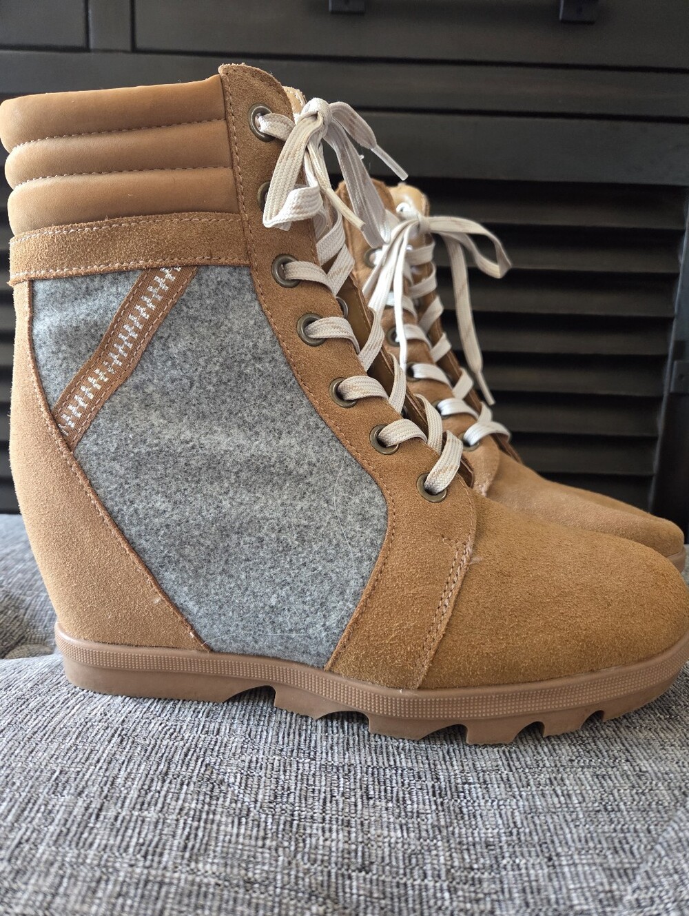 SERRA Tan Suede & Grey Felt Wedge Lace-Up Ankle Boots Size 9